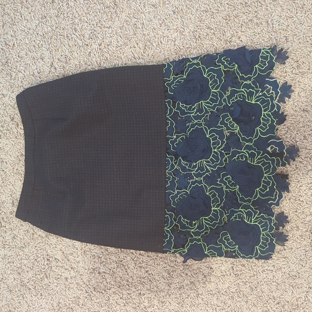 Betina skirt floral applique bottom
